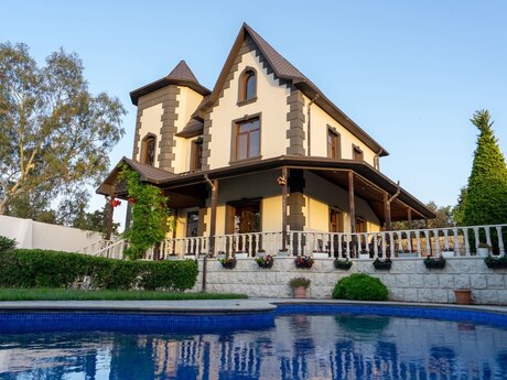 4 otaqlı həyət evi/bağ evi - Şüvəlan q. - 350 m²