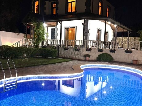 4 otaqlı həyət evi/bağ evi - Şüvəlan q. - 350 m²