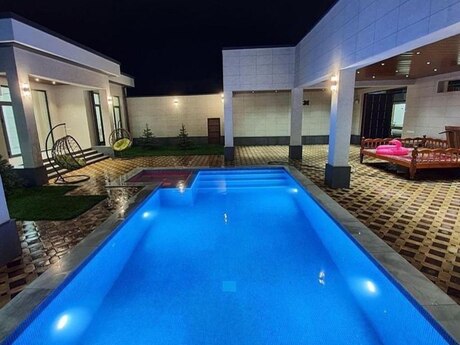 4 otaqlı həyət evi/bağ evi - Şüvəlan q. - 200 m²