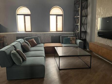 Elan №5769207 - Bakı, Səbail r., 4 otaqlı, 200 m², 5/5 mərtəbə