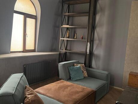 4 otaqlı köhnə tikili - Səbail r. - 200 m²