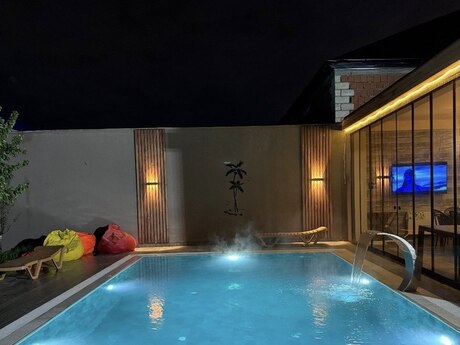 4 otaqlı həyət evi/bağ evi - Buzovna q. - 280 m²
