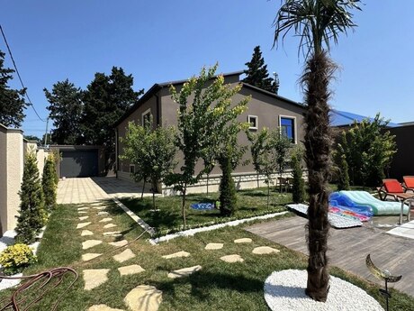 4 otaqlı həyət evi/bağ evi - Buzovna q. - 280 m²