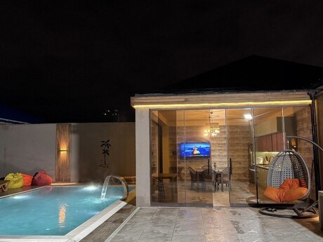 4 otaqlı həyət evi/bağ evi - Buzovna q. - 280 m²