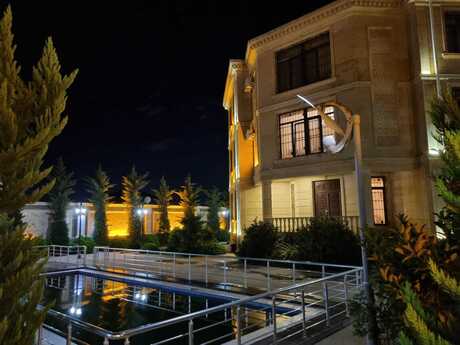 6 otaqlı həyət evi/bağ evi - Novxanı q. - 400 m²