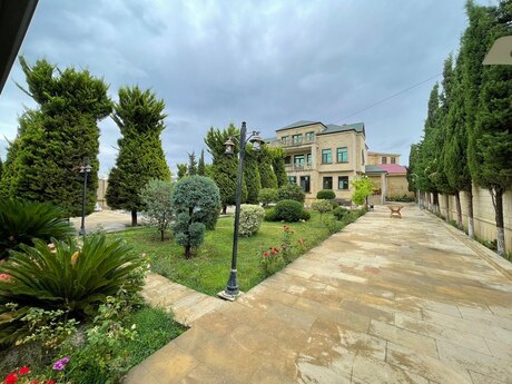 6 otaqlı həyət evi/bağ evi - Novxanı q. - 400 m²