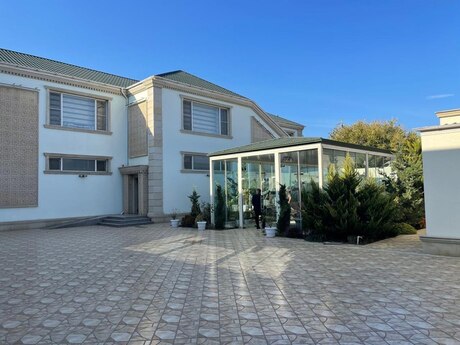 7 otaqlı həyət evi/bağ evi - Mərdəkan q. - 600 m²