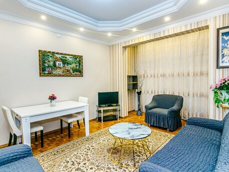 2 otaqlı köhnə tikili - Sahil m. - 67 m²