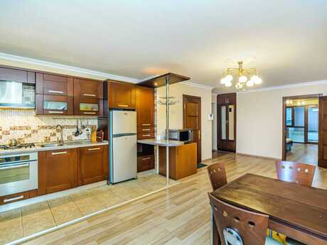2 otaqlı köhnə tikili - 28 May m. - 71 m²