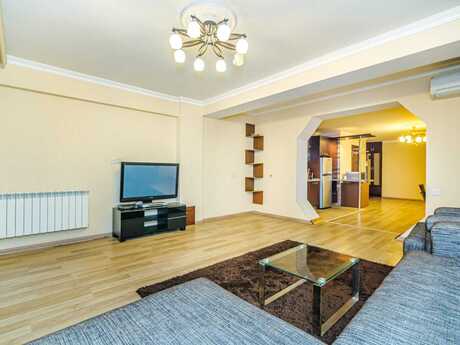 2 otaqlı köhnə tikili - 28 May m. - 71 m²