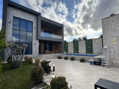 5 otaqlı həyət evi/bağ evi - Mərdəkan q. - 240 m²