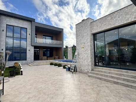 5 otaqlı həyət evi/bağ evi - Mərdəkan q. - 240 m²