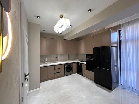 4 otaqlı yeni tikili - 8 Noyabr m. - 137 m²