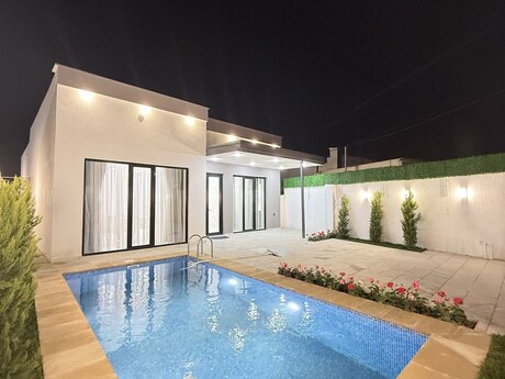 4 otaqlı həyət evi/bağ evi - Şüvəlan q. - 140 m²