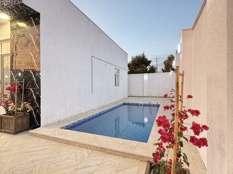 5 otaqlı həyət evi/bağ evi - Şüvəlan q. - 180 m²