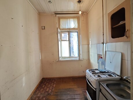 3 otaqlı köhnə tikili - Bakıxanov q. - 70 m²