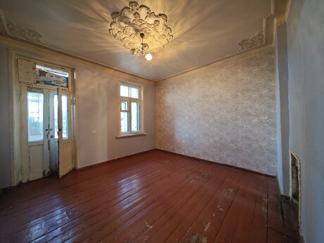 3 otaqlı köhnə tikili - Bakıxanov q. - 70 m²
