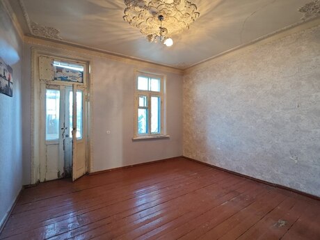 3 otaqlı köhnə tikili - Bakıxanov q. - 70 m²