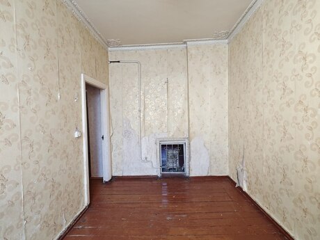 3 otaqlı köhnə tikili - Bakıxanov q. - 70 m²
