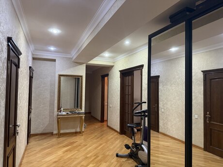 3-комн. новостройка - м. Иншаатчылар - 117 м²