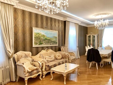 8 otaqlı həyət evi/bağ evi - Novxanı q. - 450 m²