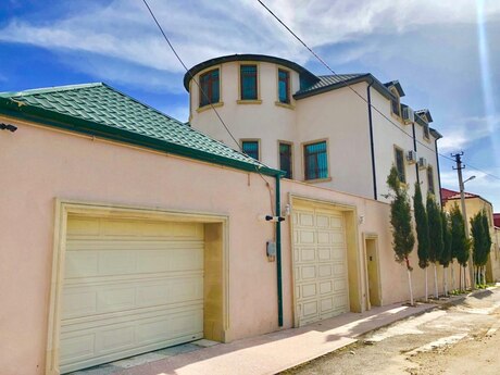 8 otaqlı həyət evi/bağ evi - Novxanı q. - 450 m²