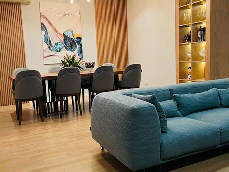 3-комн. новостройка - м. 8 ноября - 148 м²