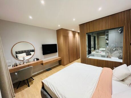 3-комн. новостройка - м. 8 ноября - 148 м²