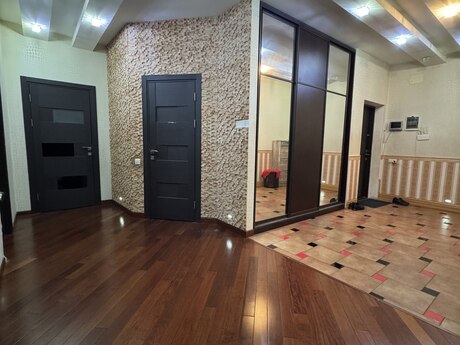 4 otaqlı yeni tikili - Şah İsmayıl Xətai m. - 187 m²