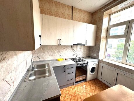 3 otaqlı köhnə tikili - 28 May m. - 72 m²