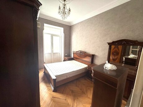 3 otaqlı köhnə tikili - 28 May m. - 72 m²