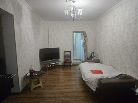 2 otaqlı köhnə tikili - Azadlıq Prospekti m. - 55 m²