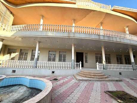 8 otaqlı həyət evi/bağ evi - Qaraçuxur q. - 750 m²