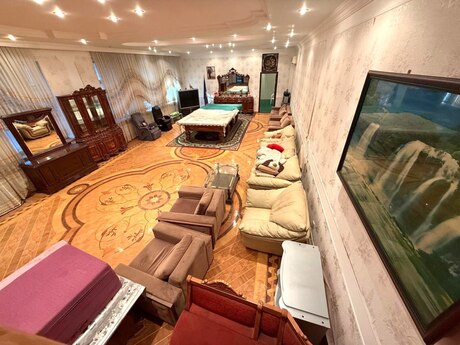 8 otaqlı həyət evi/bağ evi - Qaraçuxur q. - 750 m²