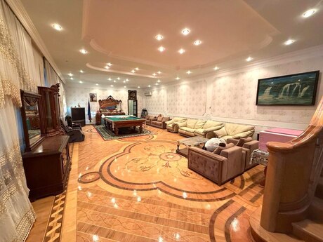 8 otaqlı həyət evi/bağ evi - Qaraçuxur q. - 750 m²