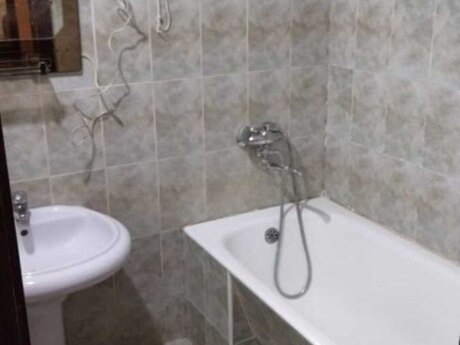 2-комн. вторичка - м. Иншаатчылар - 60 м²