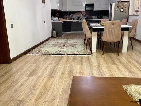 5 otaqlı həyət evi/bağ evi - Qara Qarayev m. - 500 m²