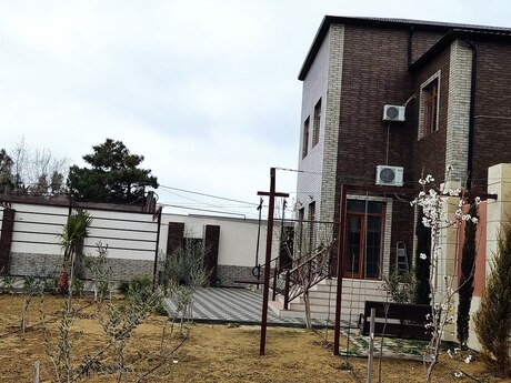 7 otaqlı həyət evi/bağ evi - Mərdəkan q. - 370 m²