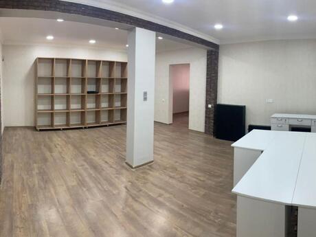4 otaqlı ofis - 8-ci mikrorayon q. - 160 m²