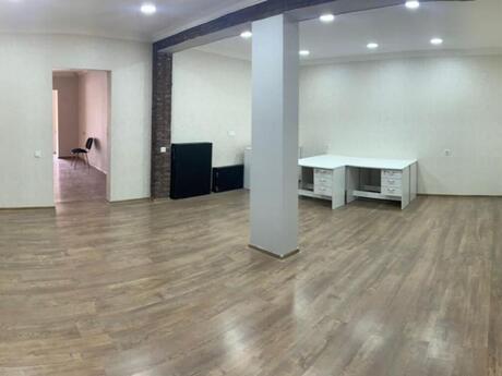 4 otaqlı ofis - 8-ci mikrorayon q. - 160 m²