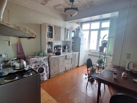 3 otaqlı köhnə tikili - Həzi Aslanov m. - 70 m²