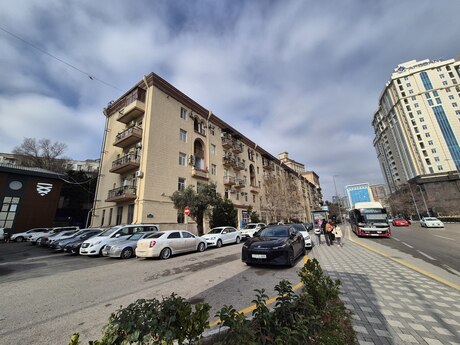 3 otaqlı köhnə tikili - Nizami m. - 120 m²