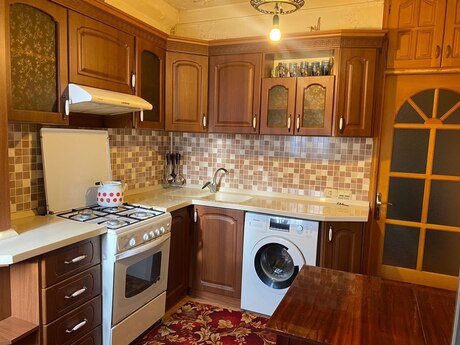 2 otaqlı köhnə tikili - İnşaatçılar m. - 55 m²