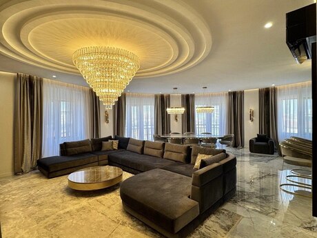4 otaqlı yeni tikili - Ağ şəhər q. - 223 m²
