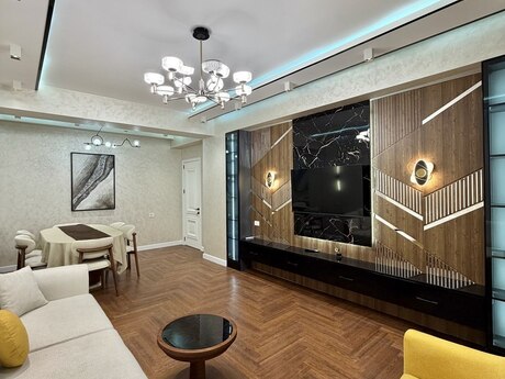 3-комн. новостройка - м. 28 мая - 137 м²