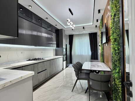 3-комн. новостройка - м. 28 мая - 137 м²
