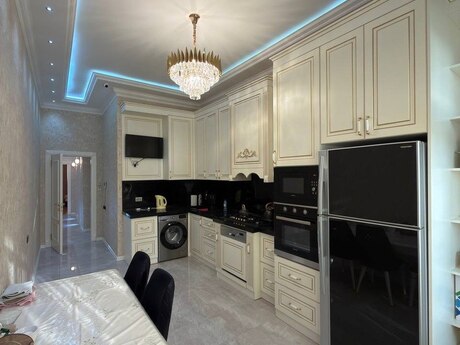 3-комн. новостройка - Насиминский  р. - 150 м²