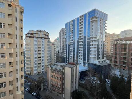 3 otaqlı mənzil, 175 m², 28 May: 400 000 ₼ 2