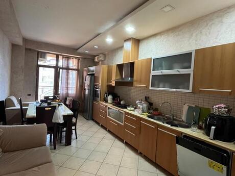 3 otaqlı mənzil, 175 m², 28 May: 400 000 ₼ 3