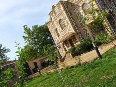 6 otaqlı həyət evi/bağ evi - Novxanı q. - 450 m²
